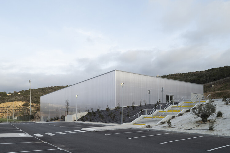 Спортивный зал Пьетроселла / Versini Architectes Associés + Nome Studio – Фотография экстерьера