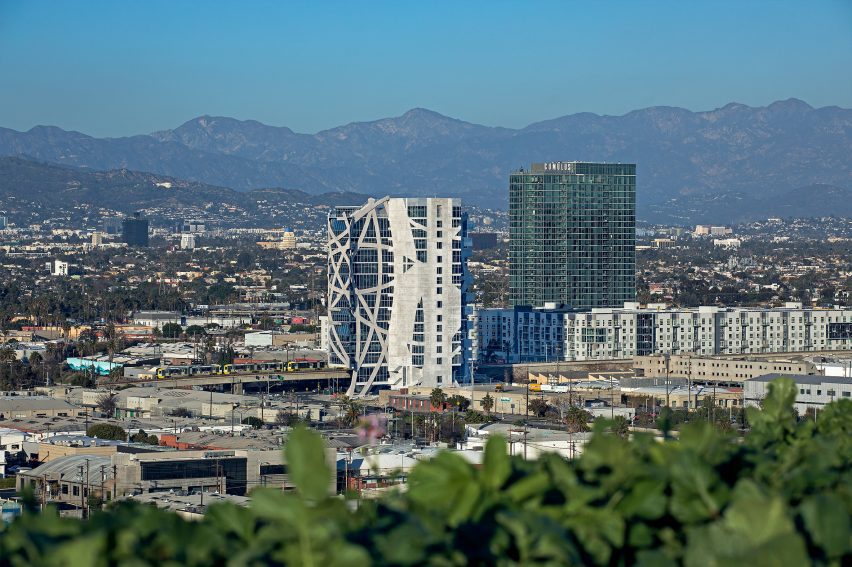 (W)рэпер, офисная башня, Лос-Анджелес