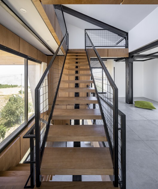 Abra Garden House / White Cube Atelier - Фотография интерьера, лестница, перила, окна