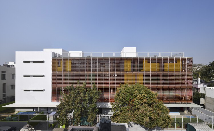 Модернизация школы и кампуса Дивья Шанти / Студия Flying Elephant — фотография экстерьера, окон, фасада