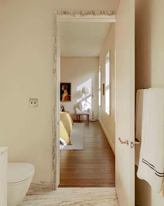 Апартаменты Amity Street / Сельма Аккари + Раван Мукаддас - Фотография интерьера, кровать, ванная комната, спальня