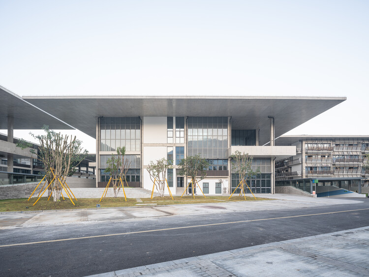 Центр международного обмена Медицинского университета Вэньчжоу / Ателье FCJZ - Фотография экстерьера, фасад, окна