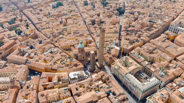 «Падающая башня» XII века в Болонье подвергнется обширной реставрации из-за опасений обрушения – изображение 4 из 5