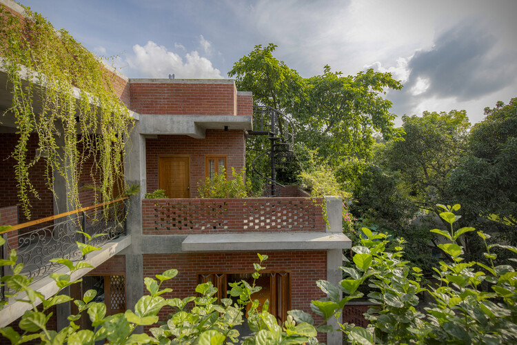 Резиденция Айна Бурир Адар / Sharal Architects - Экстерьерная фотография, окна, сад