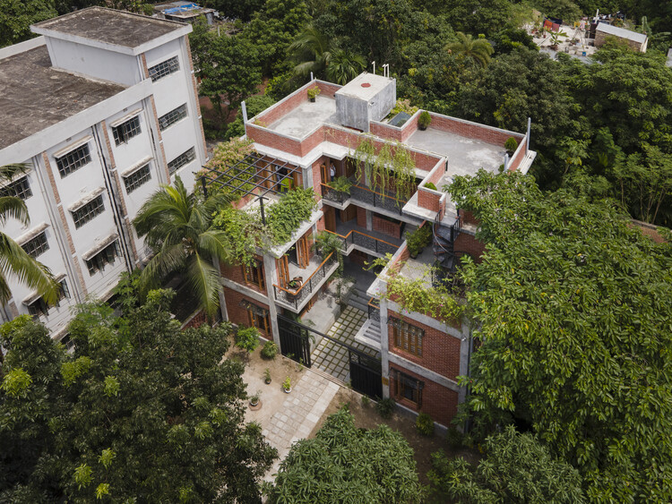 Резиденция Айна Бурир Адар / Sharal Architects - Экстерьерная фотография, окна, фасад