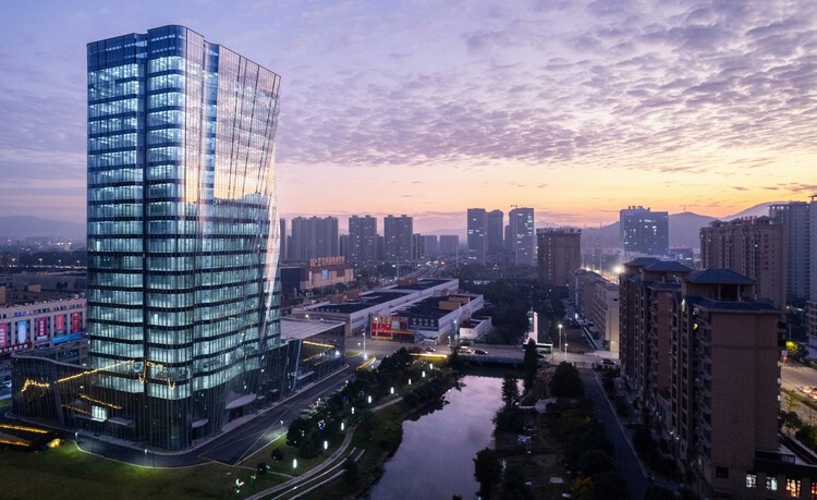 Башня Жуйан Цяомао / Ателье Alter Architects - Фотография экстерьера, городской пейзаж, окна