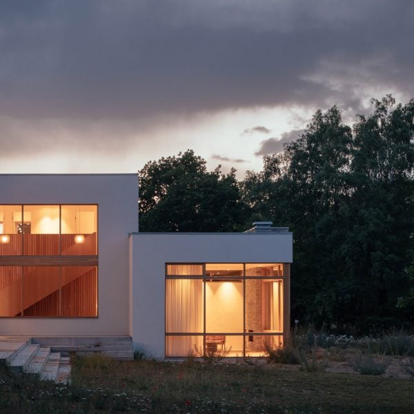 Åsa Hjort Architects завершает строительство блочного дома на южном побережье Швеции