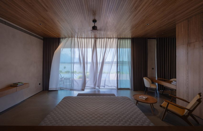 Интерьер спальни во вьетнамском доме от APDI Architects