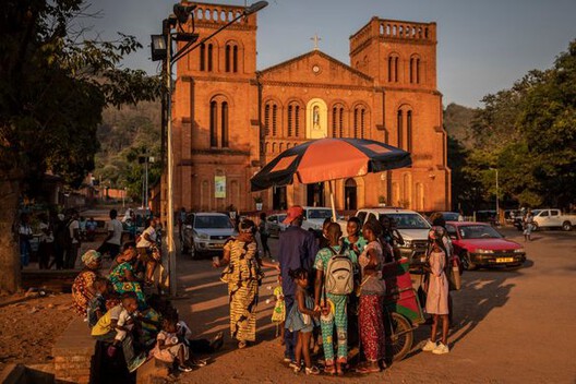 Собор Парижской Богоматери, Банги: местное воплощение французской архитектуры в Центральной Африке — Изображение 6 из 11
