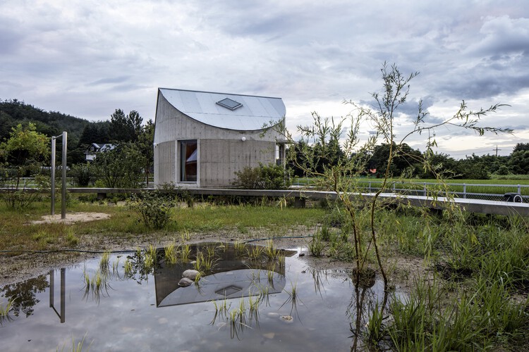 Hoji Gangneung Houses / aoa Architects - Экстерьерная фотография, Набережная, Окна