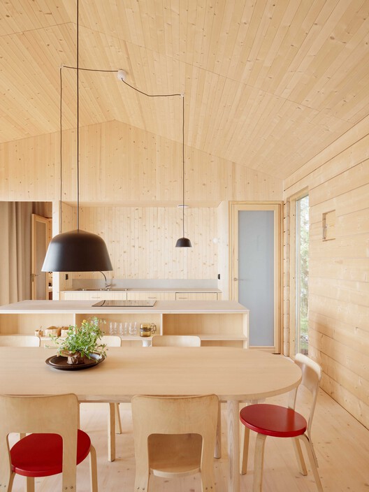 Summerhouse V / Playa Architects — Фотография интерьера, стол, стул, столешница, балка