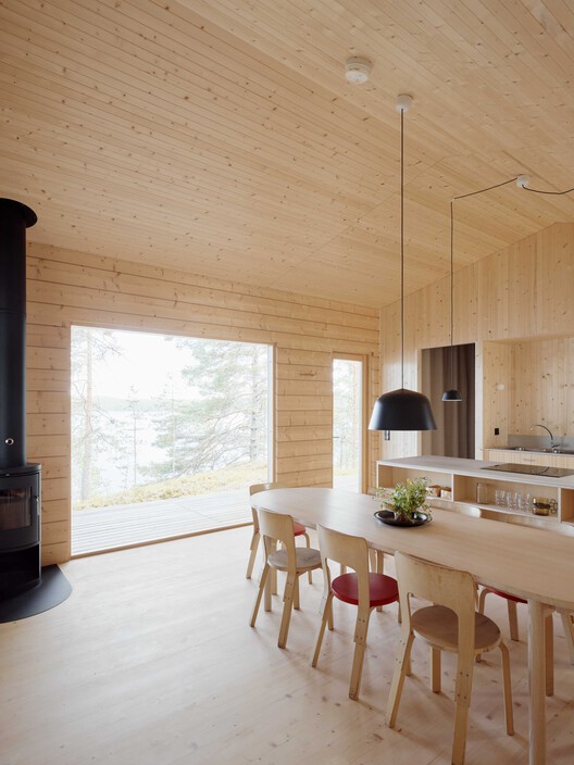Summerhouse V / Playa Architects — фотография интерьера, стол, стул, балка