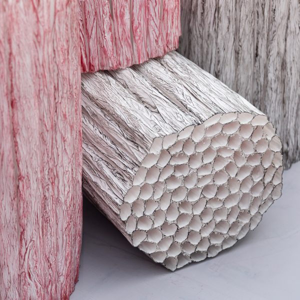 Пао Хуэй Као создает мебель Paper Pleats с яркими гофрированными поверхностями.