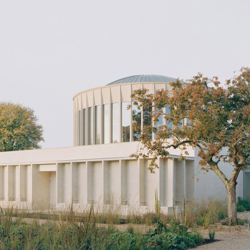 Внешний вид храма в Хэмпшире от James Gorst Architects