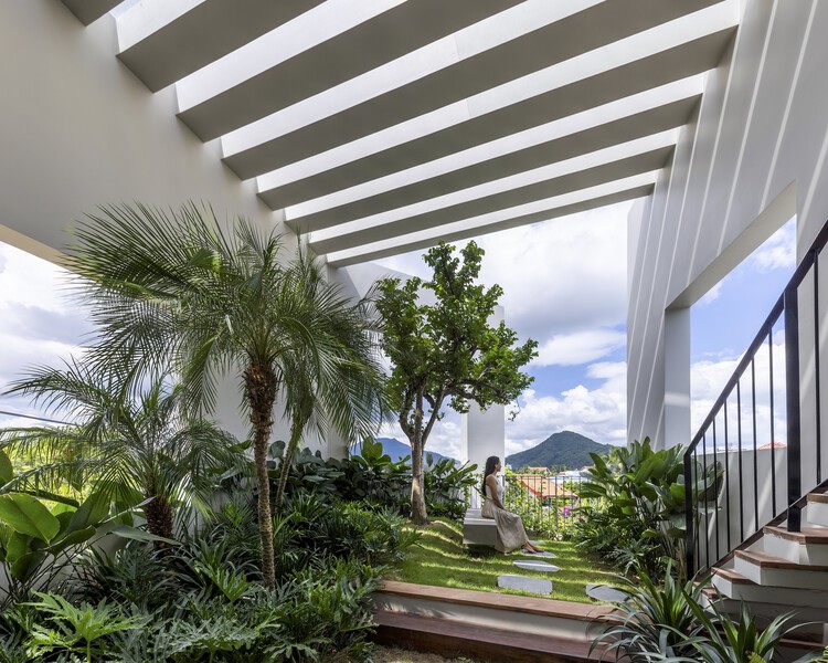SkyGarden House / Pham Huu Son Architects – Экстерьерная фотография, Сад, Двор