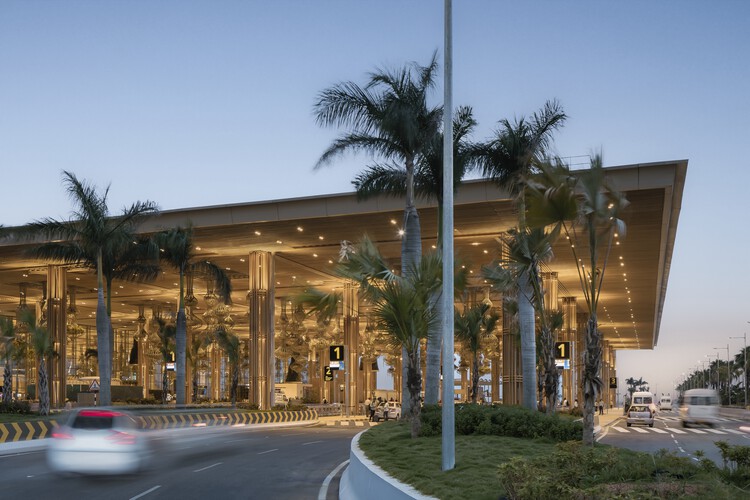 Международный аэропорт Кемпегоуда в Бангалоре / Скидмор, Оуингс и Меррилл — фотография экстерьера