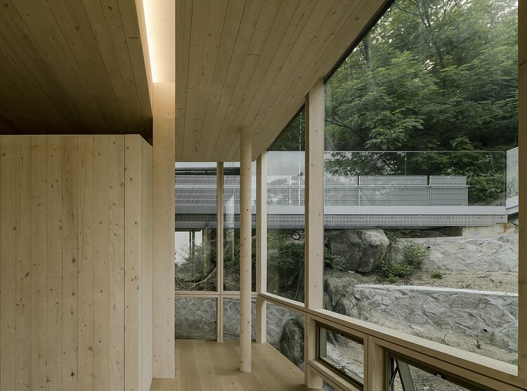 Пост стражи Инванг Forest Retreat / Soltozibin Architects + SN Architecture — Фотография интерьера, перила
