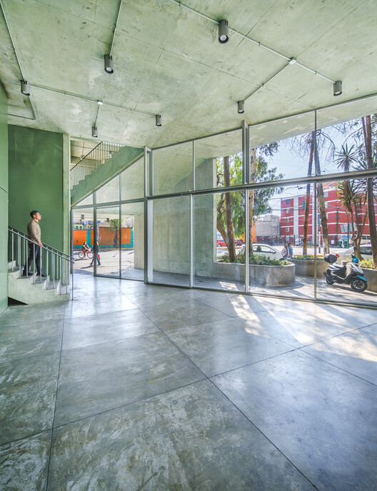 Общественный центр Пилареса Аскапоцалько / WORKac + IUA Ignacio Urquiza Arquitectos - Фотография интерьера, окна