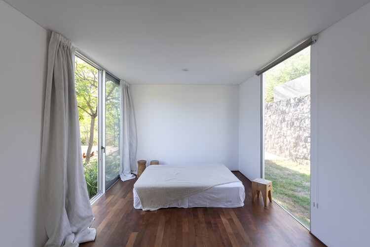 3x3x3 Павильон / Esteras Perrote - Фотография интерьера, спальня, кровать, окна