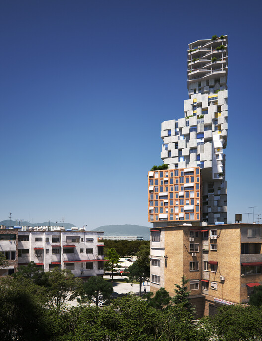 OODA представляет проект вертикальной деревни смешанного назначения в Тиране, Албания – изображение 3 из 13