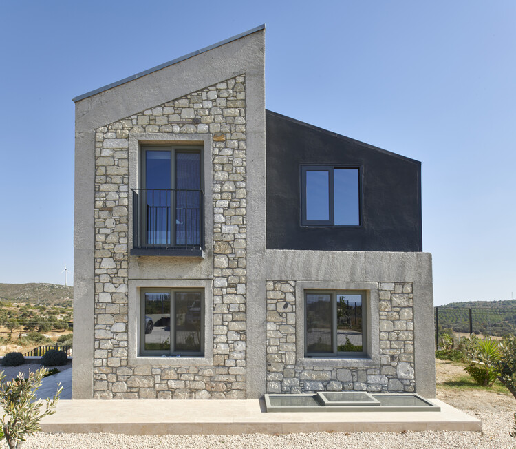 Ovacik House / BINAA - Экстерьерная фотография, окна, фасад