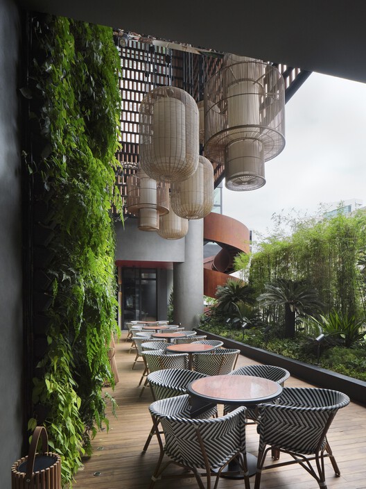 Artyzen Hotel Singapore / ONG&ONG - Фотография экстерьера, стол, стул, сад, патио, двор