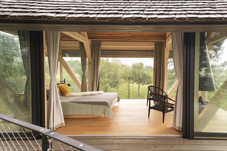 Zen House / JAN TYRPEKL - Фотография интерьера, спальня, окна