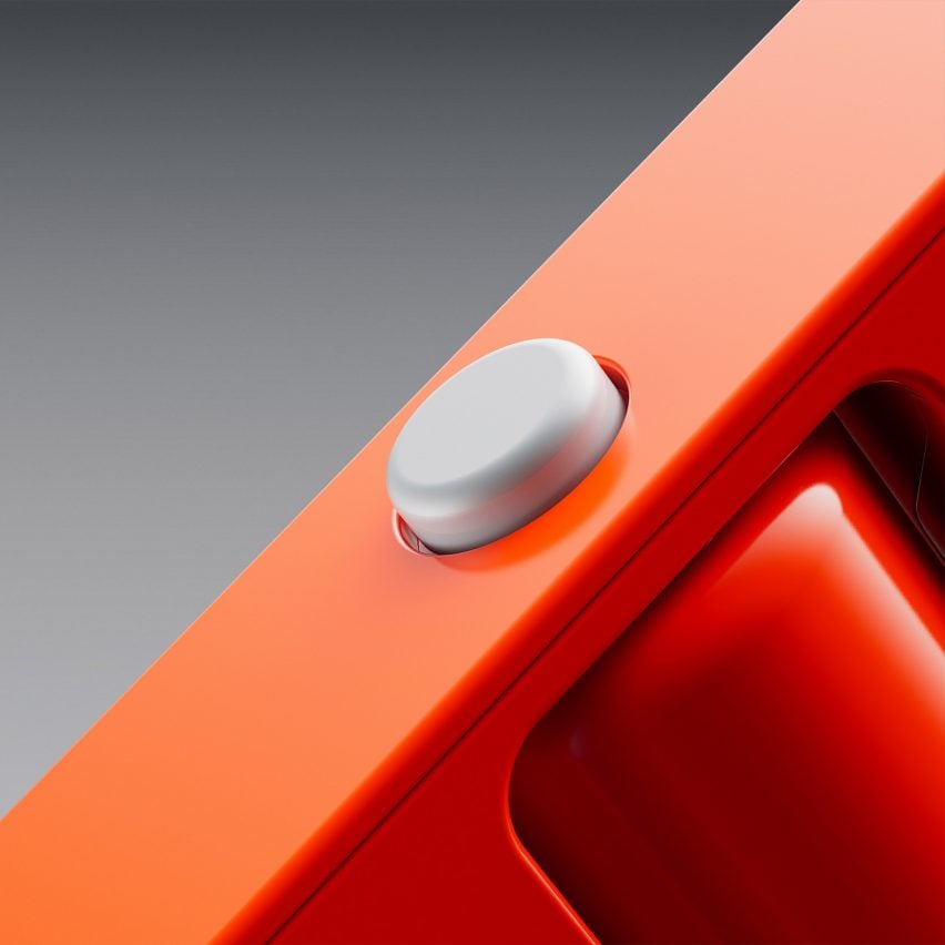 Изображение крупным планом небольшой серой кнопки на боковой стороне тонкого оранжевого устройства.