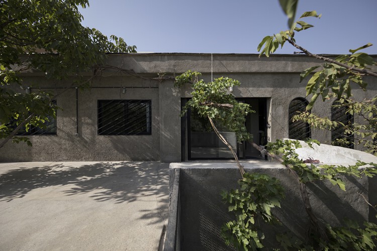 Недостроенный дом / Бабак Абнар - фотография экстерьера, фасада, сада