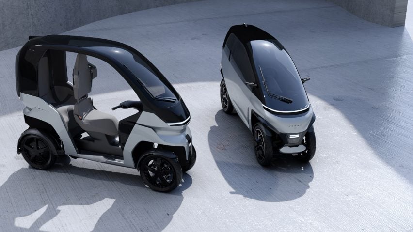 Визуализация двух типов транспортных средств Komma: один полностью закрытый, как небольшой автомобиль, а другой открытый по бокам, как автомобиль, скрещенный со скутером.
