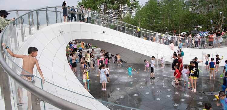 Вода в общественных местах: 15 городских проектов, в дизайне которых учитываются водные ресурсы — изображение 14 из 22