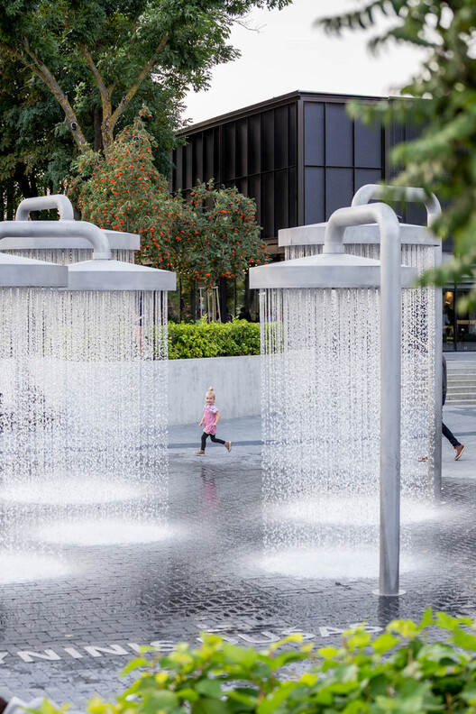 Вода в общественных местах: 15 городских проектов, в дизайне которых учитываются водные ресурсы — изображение 19 из 22