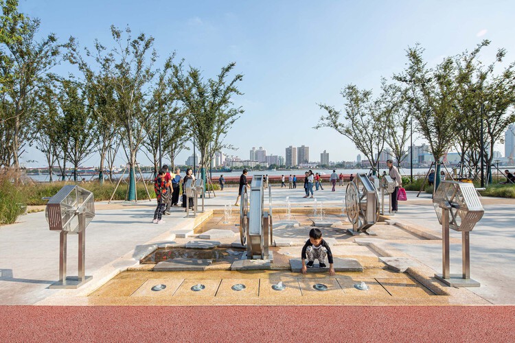 Вода в общественных местах: 15 городских проектов, в дизайне которых учитываются водные ресурсы — изображение 5 из 22