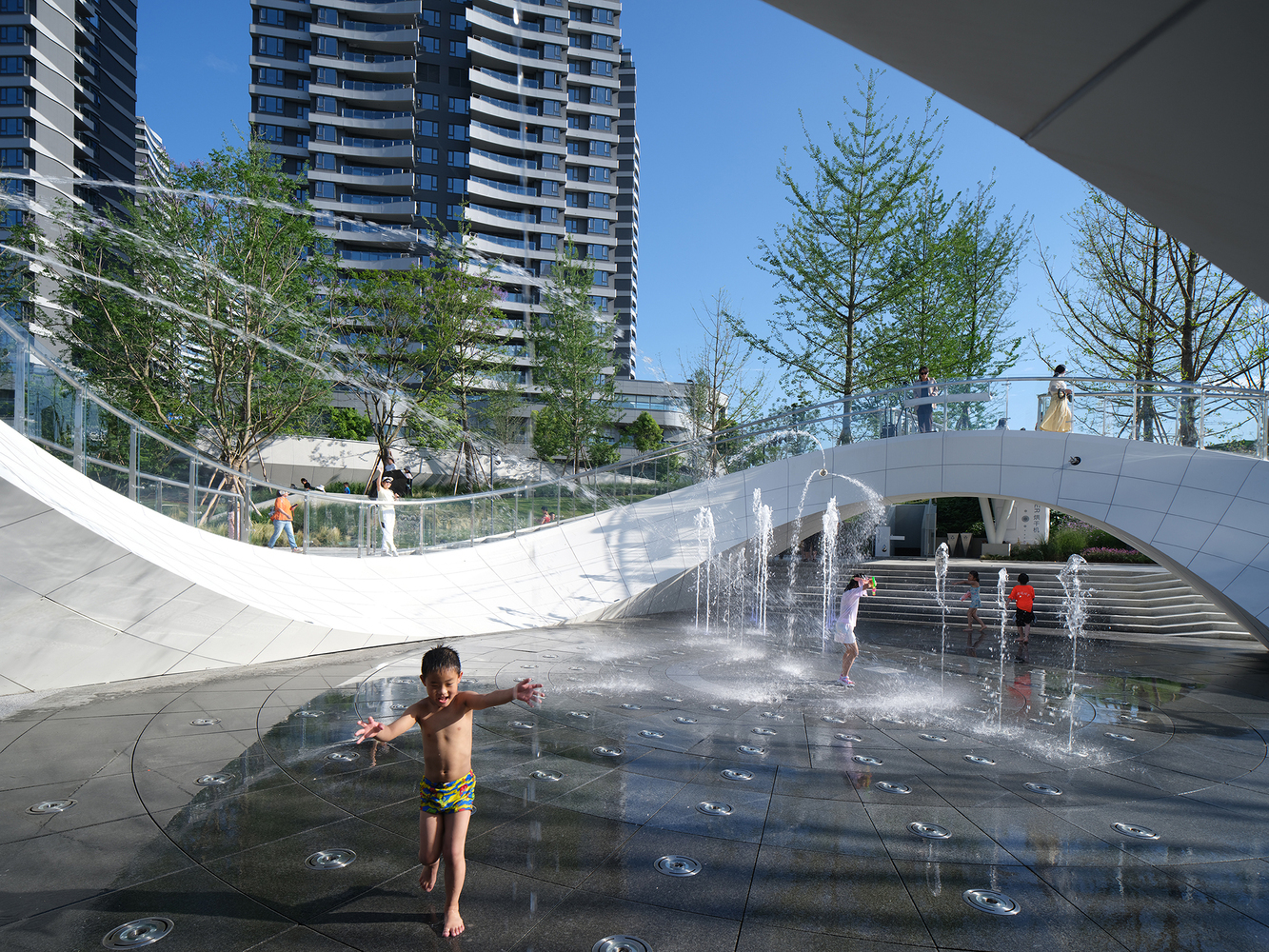 Вода в общественных местах: 15 городских проектов, в дизайне которых учитываются водные ресурсы