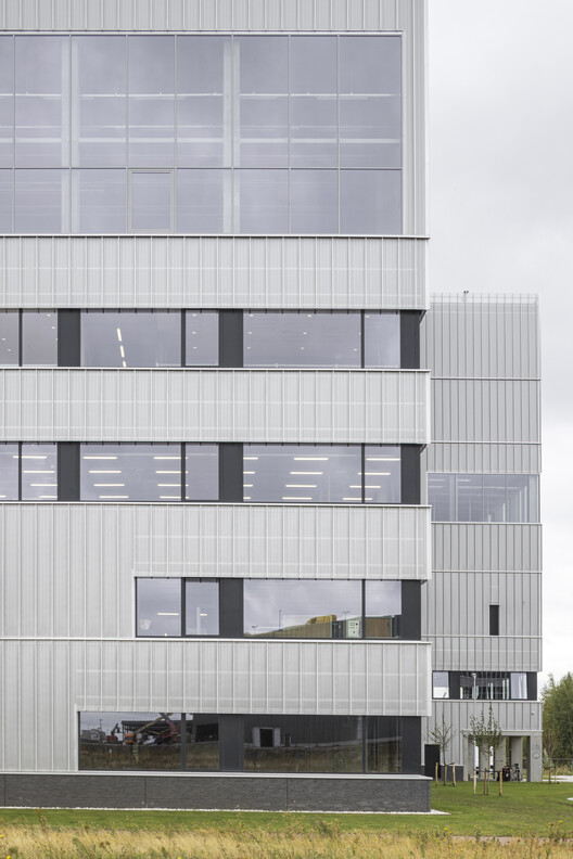 Технический кампус Blue Gate / POLO - фотография экстерьера, фасад, окна