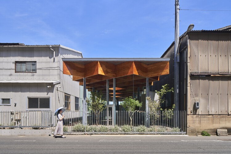 Santo Shop / UID Architects - Экстерьерная фотография, окна, фасад, колонна