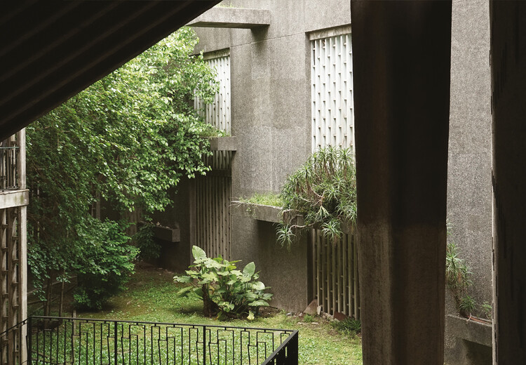 Классика архитектуры: Шестой пантеон Чакариты - Фотография интерьера, сада, окон