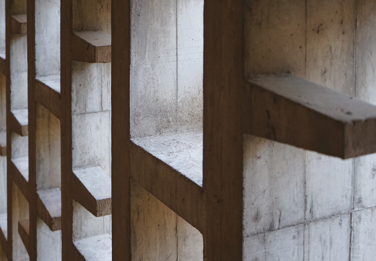 Классика архитектуры: Шестой пантеон Чакариты - Фотография интерьера, балка
