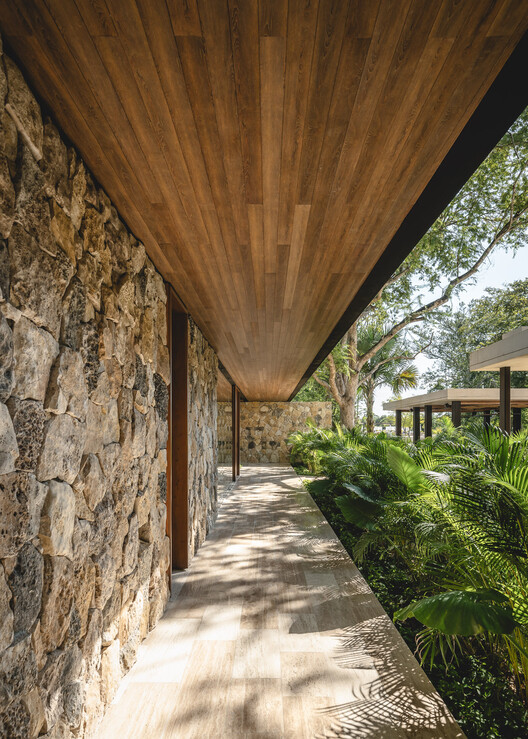 Spa Hacienda Xcanatún от Angsana Heritage Collection / Taller Mexicano de Arquitectura — фотография экстерьера, арка, балка