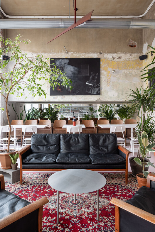 Café Výklad / Grau Architects - Фотография интерьера, гостиная, диван, стол