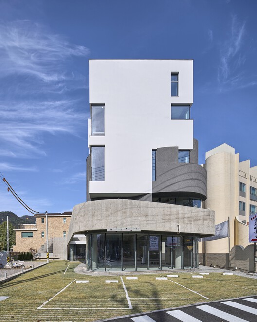 Многофункциональное здание Гиён-га / Todot Architects and Partners — фотография экстерьера, окна, фасад