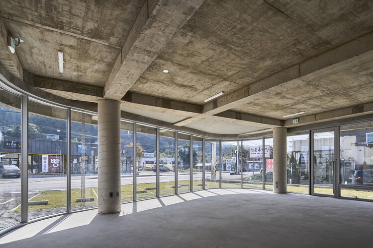 Многофункциональное здание Гиён-га / Todot Architects and Partners — Фотография интерьера, окна