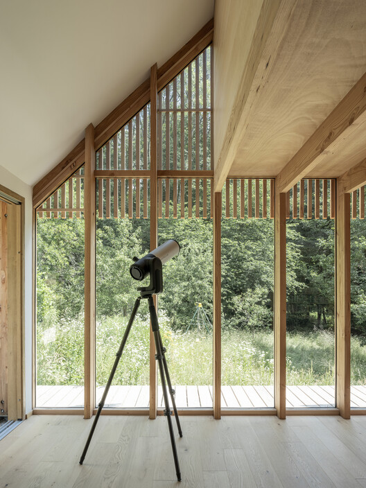 Однажды в доме Перш / Архитектура Java - Фотография интерьера, окна, балка