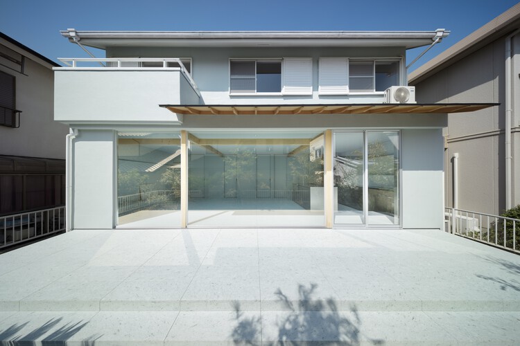 Дом Кобе Хёго / YYA / Yusuke Yoshino Architects — фотография экстерьера, окна, фасад, двор