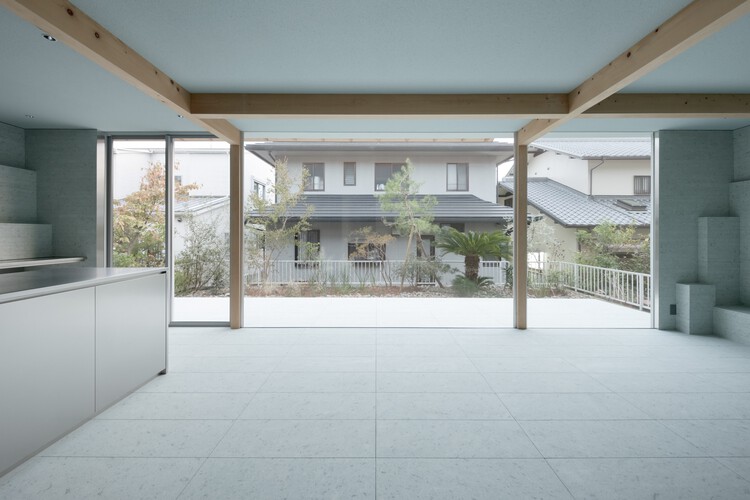 Дом Кобе Хёго / YYA / Yusuke Yoshino Architects — Фотография интерьера, окна