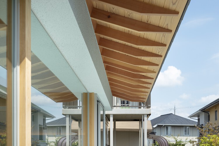 Дом Кобе Хёго / YYA / Yusuke Yoshino Architects - Фотография интерьера, лестница, фасад, окна, балка