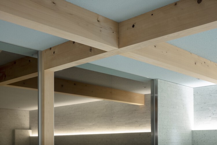 Дом Кобе Хёго / YYA / Yusuke Yoshino Architects - Фотография интерьера, балка, фасад