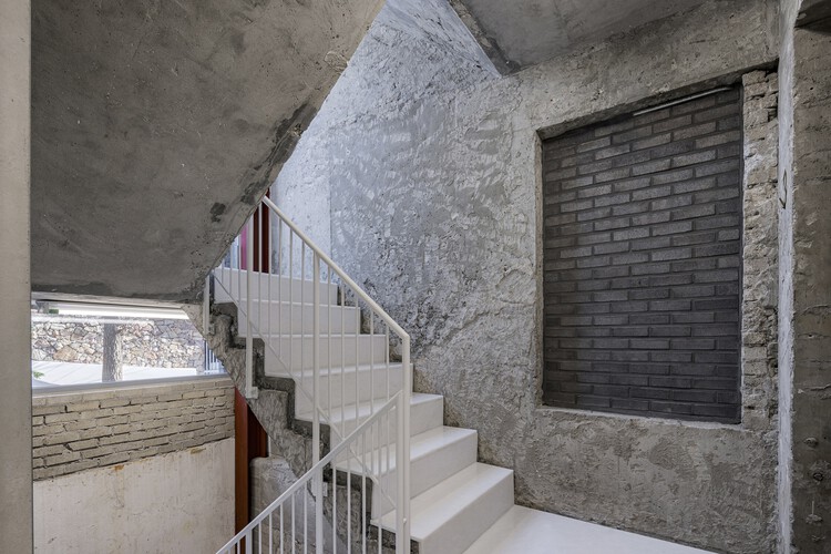 Галерея Arario Seoul / Schemata Architects - Фотография интерьера, лестницы, перила