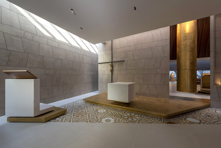 Церковь Redemptoris Mater / Студия Куадра - Фотография интерьера, ванная комната