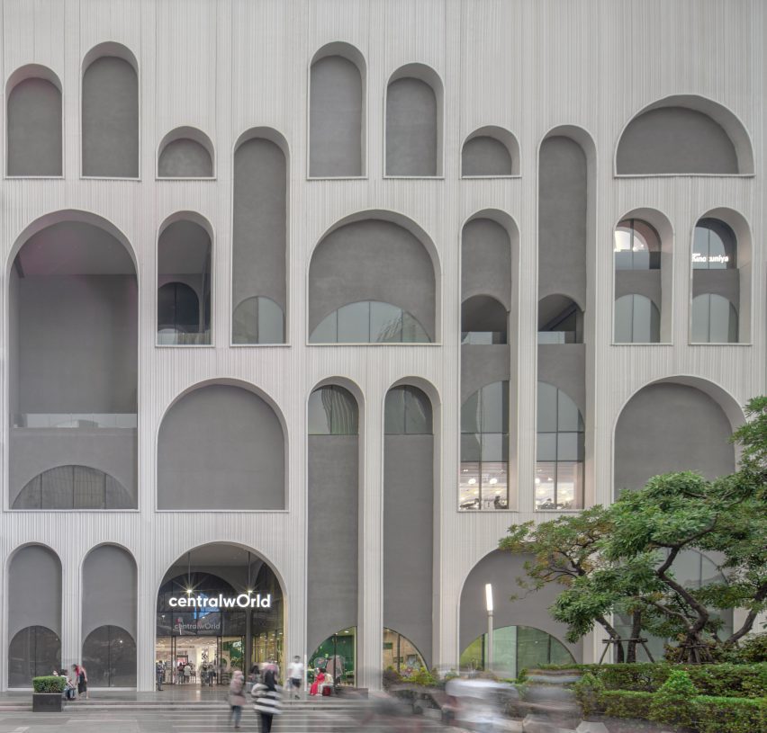 Перекрывающийся арочный фасад Central World в Бангкоке от Linehouse